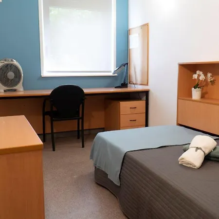 Residencia Universitaria Resa Campus De Montilivi Hostel *