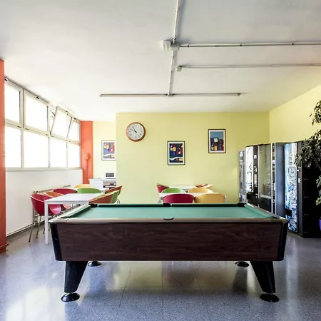 Hostel Residencia Universitaria Resa Campus De Montilivi *
