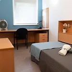 Residencia Universitaria Resa Campus De Montilivi 호스텔 *