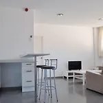 Residencia Universitaria Resa Campus De Montilivi 호스텔